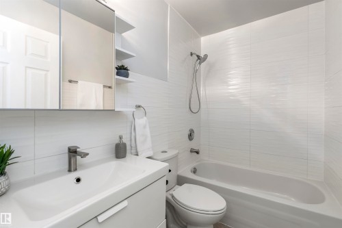 17129 109 Street, Edmonton, AB - Indoor Photo Showing Bathroom