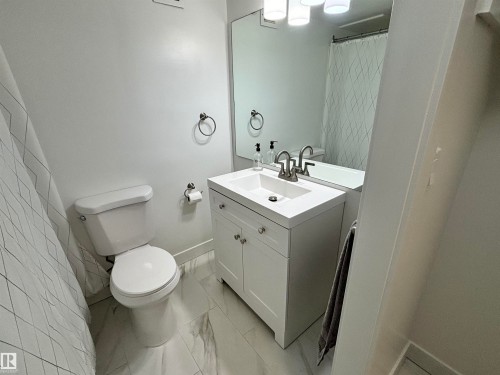 811 10883 Saskatchewan Drive, Edmonton, AB - Indoor Photo Showing Bathroom