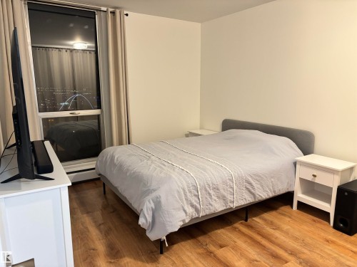 811 10883 Saskatchewan Drive, Edmonton, AB - Indoor Photo Showing Bedroom