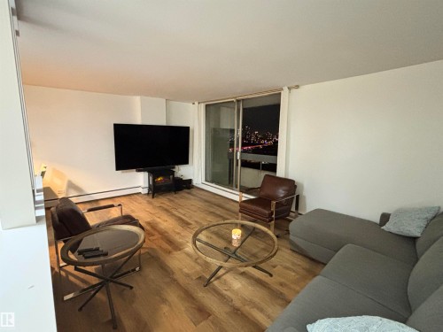 811 10883 Saskatchewan Drive, Edmonton, AB - Indoor Photo Showing Living Room