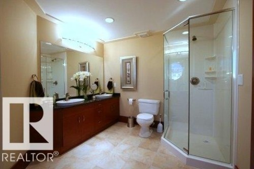 1402 9707 105 Street Nw, Edmonton, AB - Indoor Photo Showing Bathroom