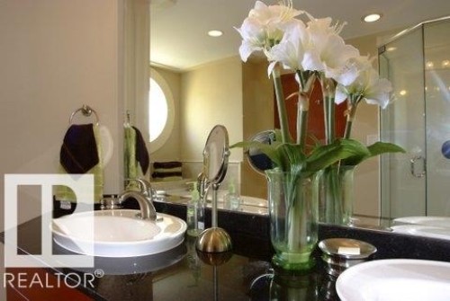 1402 9707 105 Street Nw, Edmonton, AB - Indoor Photo Showing Bathroom