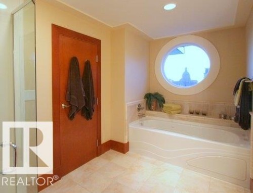 1402 9707 105 Street Nw, Edmonton, AB - Indoor Photo Showing Bathroom