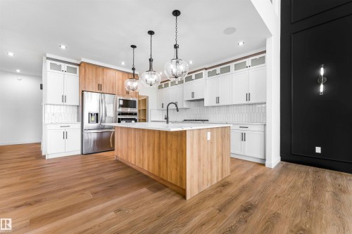 40 Grayson Green, Stony Plain, AB - Indoor Photo Showing Kitchen With Upgraded Kitchen