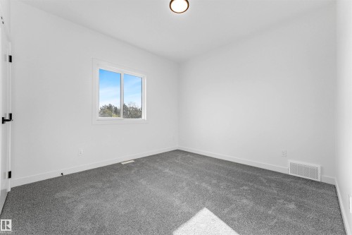 40 Grayson Green, Stony Plain, AB - Indoor Photo Showing Other Room