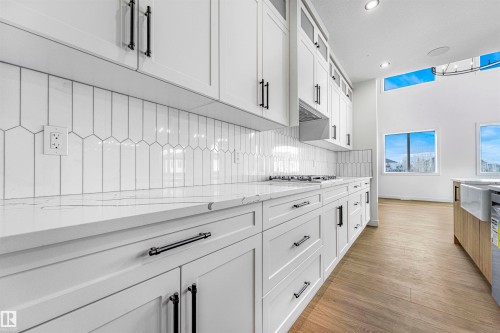 40 Grayson Green, Stony Plain, AB - Indoor Photo Showing Kitchen With Upgraded Kitchen