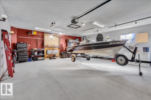 26 Wren Crescent, Sherwood Park, AB - Indoor Photo Showing Garage