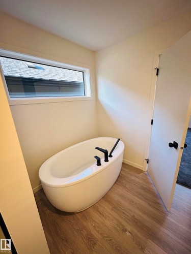2203 158 Street, Edmonton, AB - Indoor Photo Showing Bathroom