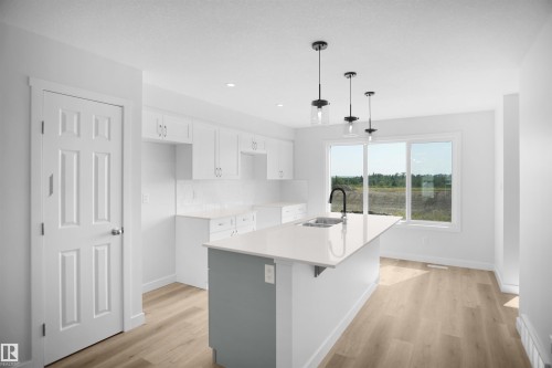 7351 181 Avenue, Edmonton, AB - Indoor Photo Showing Kitchen