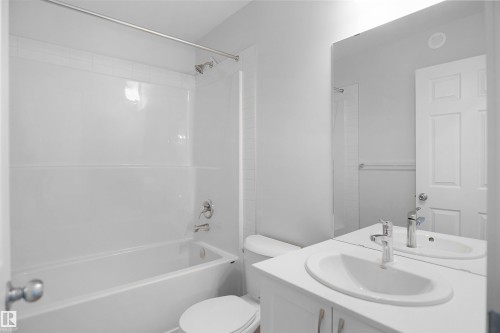 7351 181 Avenue, Edmonton, AB - Indoor Photo Showing Bathroom