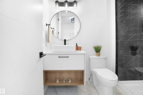 1160 Gyrfalcon Crescent, Edmonton, AB - Indoor Photo Showing Bathroom