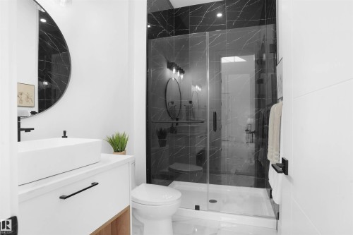 1160 Gyrfalcon Crescent, Edmonton, AB - Indoor Photo Showing Bathroom
