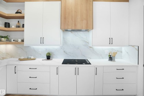 1160 Gyrfalcon Crescent, Edmonton, AB - Indoor Photo Showing Kitchen