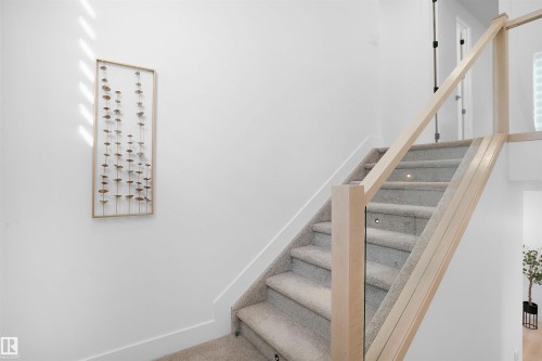 1160 Gyrfalcon Crescent, Edmonton, AB - Indoor Photo Showing Other Room