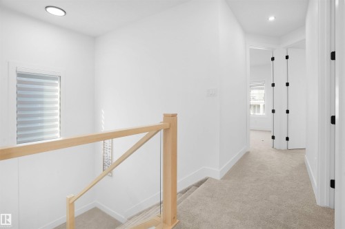1160 Gyrfalcon Crescent, Edmonton, AB - Indoor Photo Showing Other Room