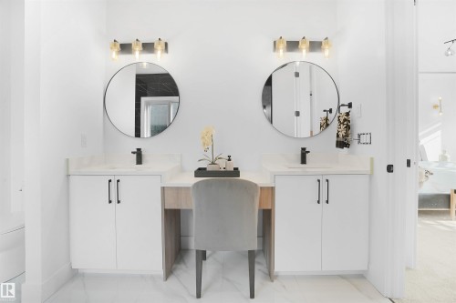 1160 Gyrfalcon Crescent, Edmonton, AB - Indoor Photo Showing Other Room