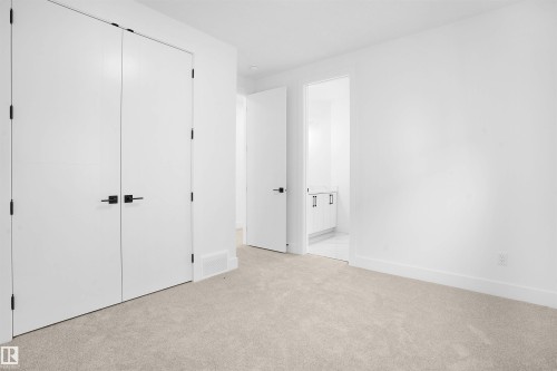 1160 Gyrfalcon Crescent, Edmonton, AB - Indoor Photo Showing Other Room