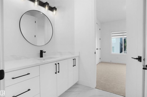 1160 Gyrfalcon Crescent, Edmonton, AB - Indoor Photo Showing Bathroom