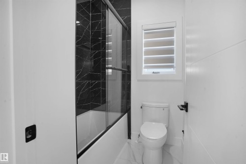 1160 Gyrfalcon Crescent, Edmonton, AB - Indoor Photo Showing Bathroom