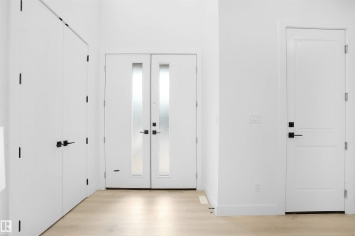 1160 Gyrfalcon Crescent, Edmonton, AB - Indoor Photo Showing Other Room