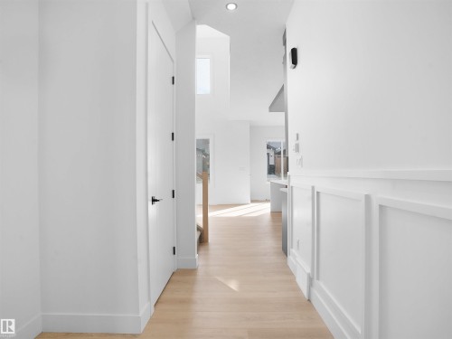 1113 Gyrfalcon Crescent, Edmonton, AB - Indoor Photo Showing Other Room