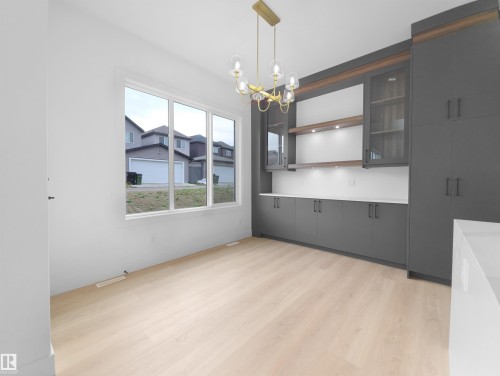 1113 Gyrfalcon Crescent, Edmonton, AB - Indoor Photo Showing Kitchen