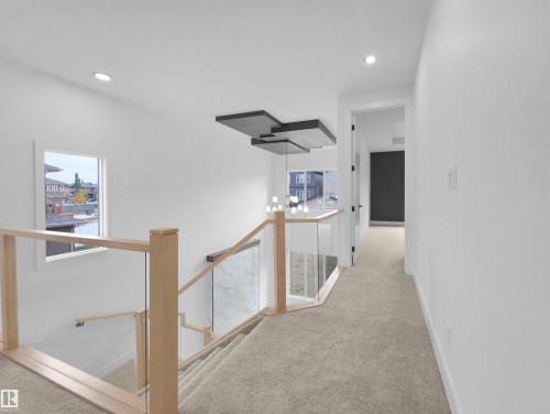 1113 Gyrfalcon Crescent, Edmonton, AB - Indoor Photo Showing Other Room