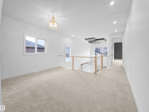 1113 Gyrfalcon Crescent, Edmonton, AB - Indoor Photo Showing Other Room