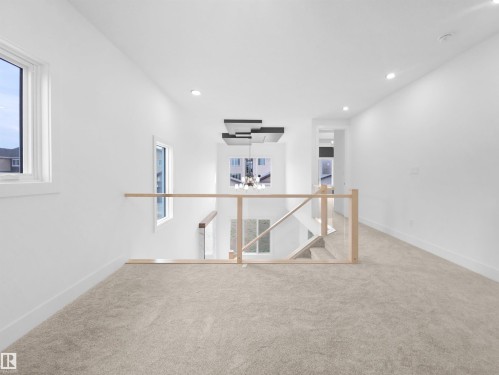 1113 Gyrfalcon Crescent, Edmonton, AB - Indoor Photo Showing Other Room