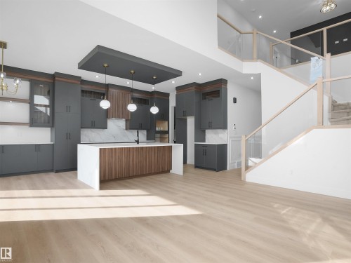 1113 Gyrfalcon Crescent, Edmonton, AB - Indoor Photo Showing Kitchen