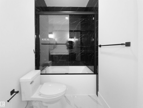 1113 Gyrfalcon Crescent, Edmonton, AB - Indoor Photo Showing Bathroom
