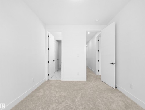 1113 Gyrfalcon Crescent, Edmonton, AB - Indoor Photo Showing Other Room