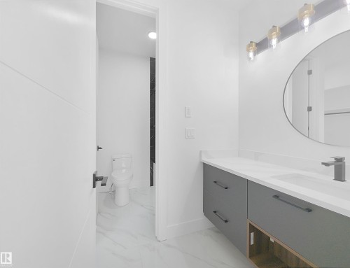 1113 Gyrfalcon Crescent, Edmonton, AB - Indoor Photo Showing Bathroom