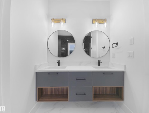 1113 Gyrfalcon Crescent, Edmonton, AB - Indoor Photo Showing Bathroom