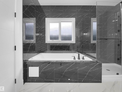 1113 Gyrfalcon Crescent, Edmonton, AB - Indoor Photo Showing Bathroom