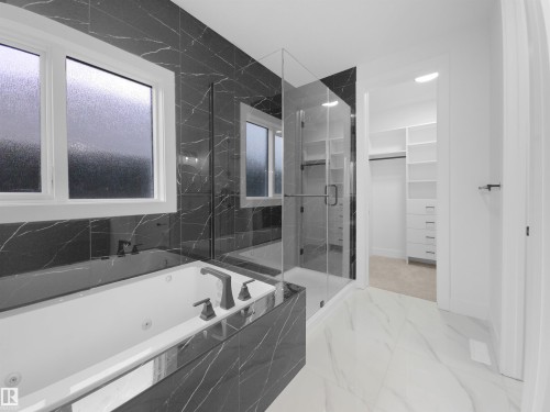 1113 Gyrfalcon Crescent, Edmonton, AB - Indoor Photo Showing Bathroom