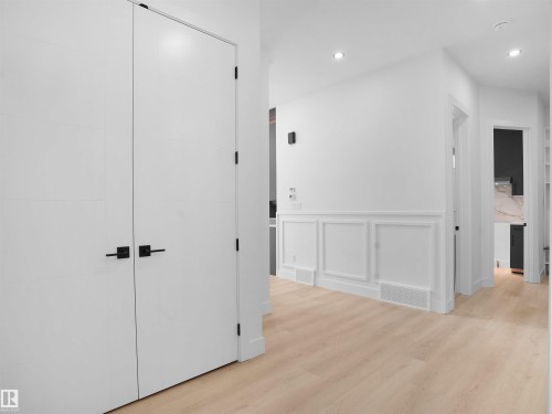1113 Gyrfalcon Crescent, Edmonton, AB - Indoor Photo Showing Other Room