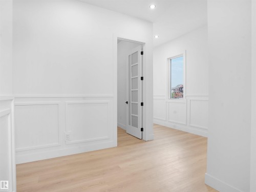 1113 Gyrfalcon Crescent, Edmonton, AB - Indoor Photo Showing Other Room
