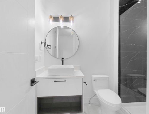 1107 Gyrfalcon Crescent, Edmonton, AB - Indoor Photo Showing Bathroom