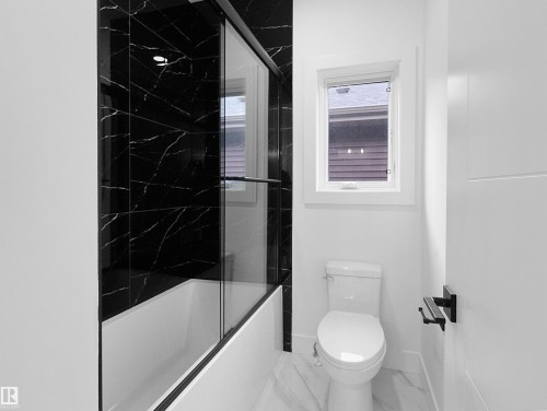 1107 Gyrfalcon Crescent, Edmonton, AB - Indoor Photo Showing Bathroom