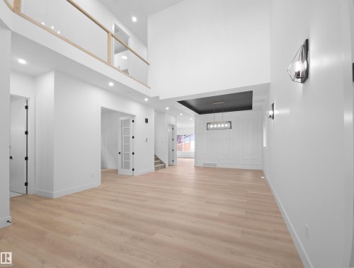 1107 Gyrfalcon Crescent, Edmonton, AB - Indoor Photo Showing Other Room