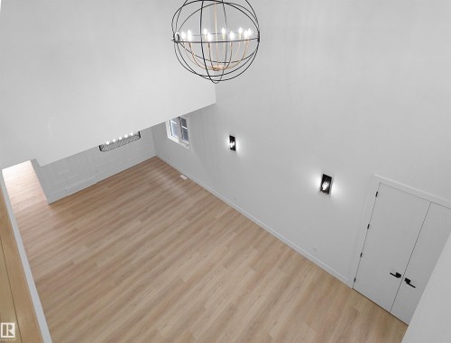 1107 Gyrfalcon Crescent, Edmonton, AB - Indoor Photo Showing Other Room