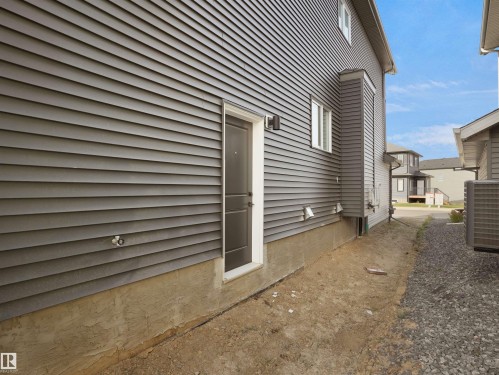 1107 Gyrfalcon Crescent, Edmonton, AB - Outdoor With Exterior