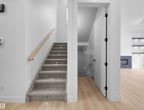 1107 Gyrfalcon Crescent, Edmonton, AB - Indoor Photo Showing Other Room