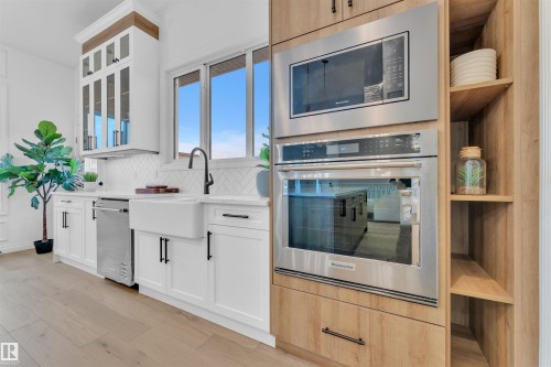 30 Avonlea Way, Spruce Grove, AB - Indoor Photo Showing Kitchen