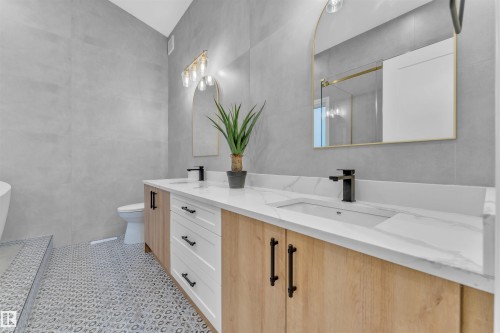 30 Avonlea Way, Spruce Grove, AB - Indoor Photo Showing Bathroom