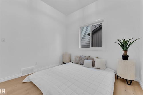 30 Avonlea Way, Spruce Grove, AB - Indoor Photo Showing Bedroom