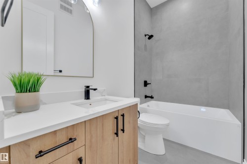 30 Avonlea Way, Spruce Grove, AB - Indoor Photo Showing Bathroom