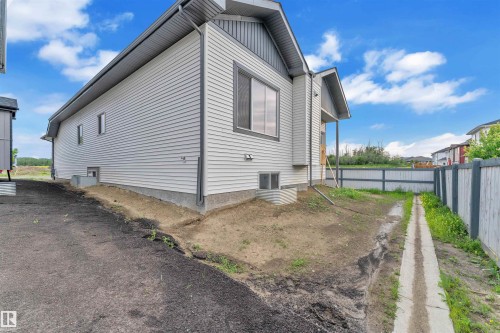 30 Avonlea Way, Spruce Grove, AB - Outdoor