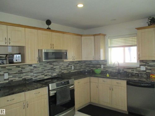14043 134 Street, Edmonton, AB - Indoor Photo Showing Kitchen